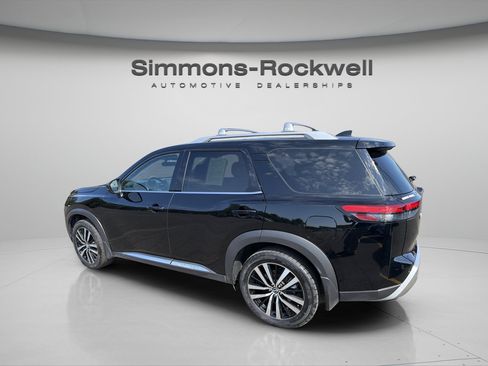 Used 2023 Nissan Pathfinder Platinum AWD/4WD image 2