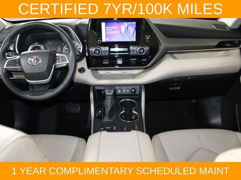 Used 2023 Toyota Highlander XLE AWD/4WD image 16