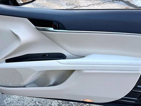 Used 2018 Toyota Camry LE image 21