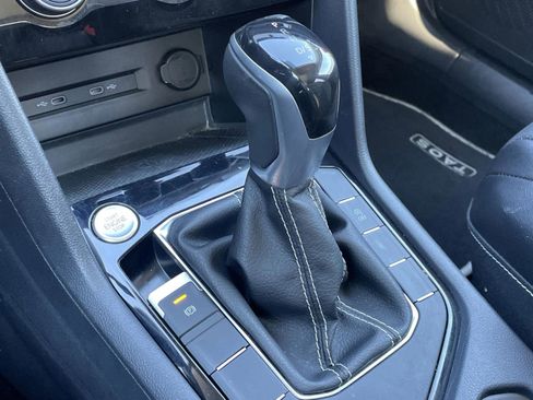 Used 2023 Volkswagen Taos SEL image 27