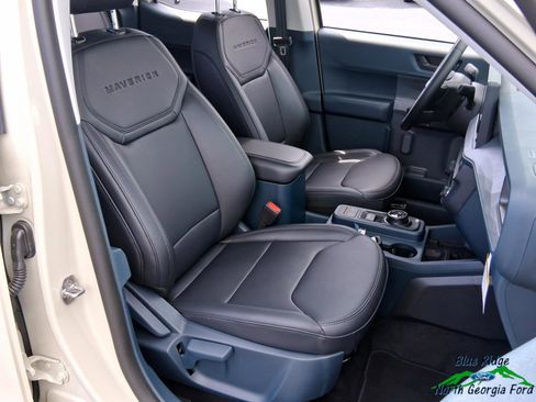 New 2025 Ford Maverick Lariat w/ Black Appearance Package image 12