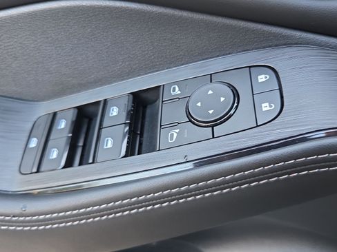 Used 2024 Nissan Rogue SV FWD image 26