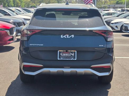 Used 2023 Kia Sportage EX AWD/4WD image 4
