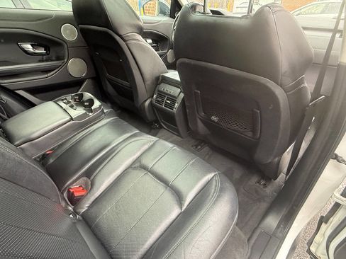 Used 2018 Land Rover Range Rover Evoque SE Premium image 17