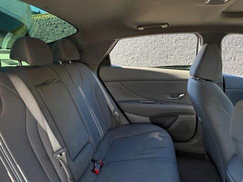 Used 2022 Hyundai Elantra SEL w/ Convenience + Premium Package image 18