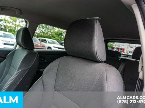 Used 2024 Nissan Rogue S FWD image 18