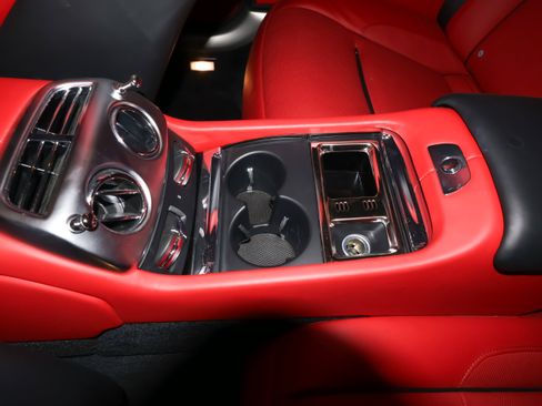 Used 2018 Rolls-Royce Wraith RWD image 17