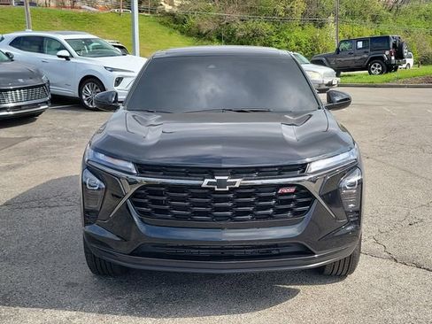 Used 2025 Chevrolet Trax RS w/ Driver Confidence Package image 2