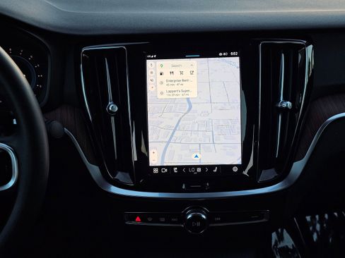 Used 2024 Volvo S60 B5 Plus image 20