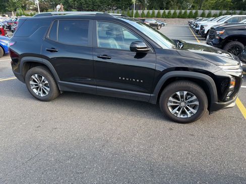 Certified 2025 Chevrolet Equinox LT w/ Convenience Package II AWD/4WD image 2