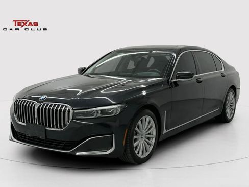 Used 2022 BMW 740i w/ Premium Package RWD image 3