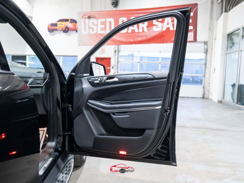 Used 2018 Mercedes-Benz GLS 550 4MATIC w/ Driver Assistance Package image 47