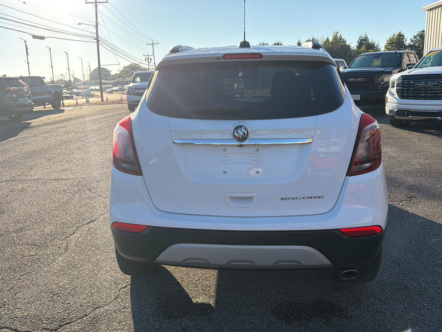 Used 2022 Buick Encore Preferred w/ Safety Package FWD image 21
