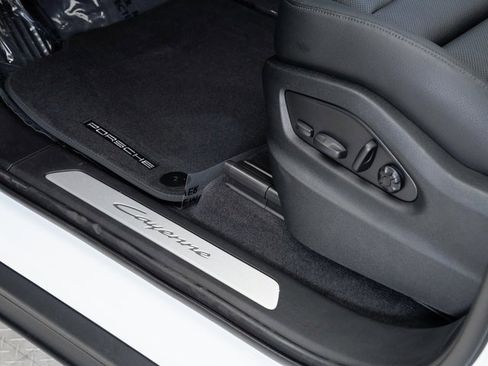 New 2025 Porsche Cayenne image 12