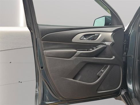 Used 2018 Chevrolet Traverse LT image 16