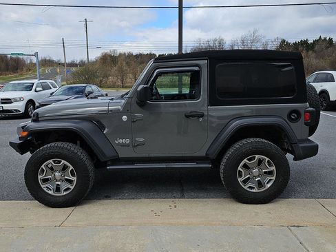 Used 2018 Jeep Wrangler Sport S image 3