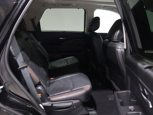 Used 2022 Nissan Pathfinder Platinum w/ Cargo Package image 18