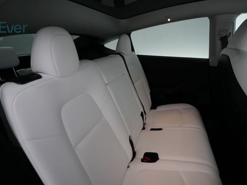 Used 2023 Tesla Model Y Long Range AWD/4WD image 5