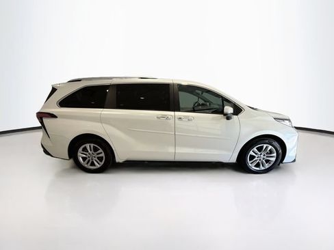 Used 2025 Toyota Sienna Limited AWD/4WD image 7