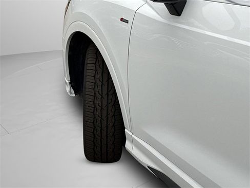 Used 2024 Audi Q3 2.0T Premium image 48