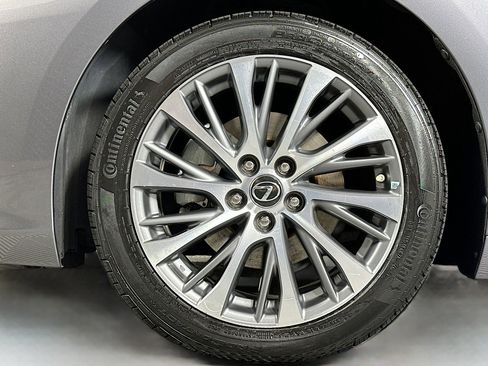 Used 2021 Lexus ES 300h w/ Luxury Package FWD image 11