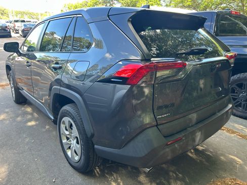 Used 2022 Toyota RAV4 LE image 2