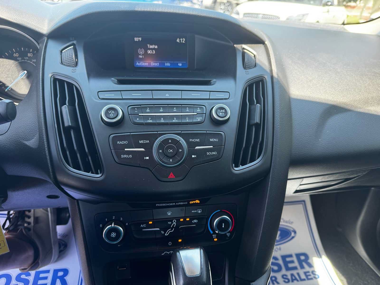 Used 2016 Ford Focus SE w/ SE Power Seat Package FWD image 2