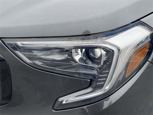 Used 2021 GMC Terrain SLT w/ Elevation Edition image 14