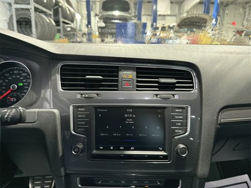 Used 2017 Volkswagen Golf Alltrack image 23