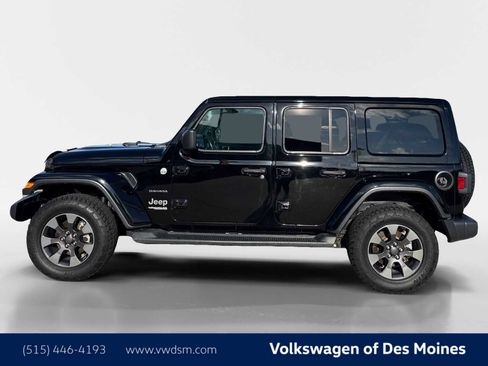 Used 2018 Jeep Wrangler Unlimited Sahara AWD/4WD image 3