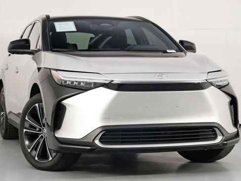 Used 2023 Toyota bZ4X Limited image 2