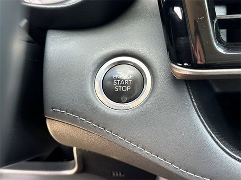 Certified 2024 Toyota Highlander XLE image 33