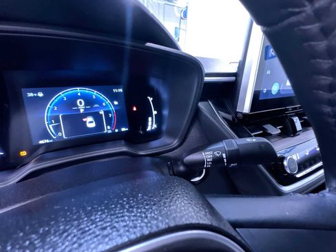 Used 2025 Toyota Corolla SE w/ SE Premium Package image 19