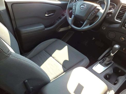 Used 2024 Nissan Frontier SV w/ Technology Package image 9