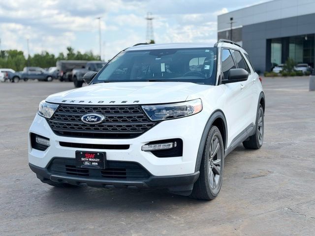 Certified 2021 Ford Explorer XLT w/ Equipment Group 202A RWD image 2