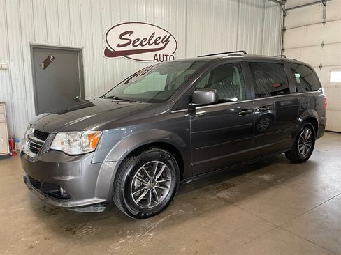 Used 2017 Dodge Grand Caravan SXT FWD image 1