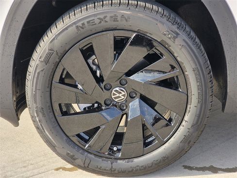 New 2026 Volkswagen Atlas SE image 8