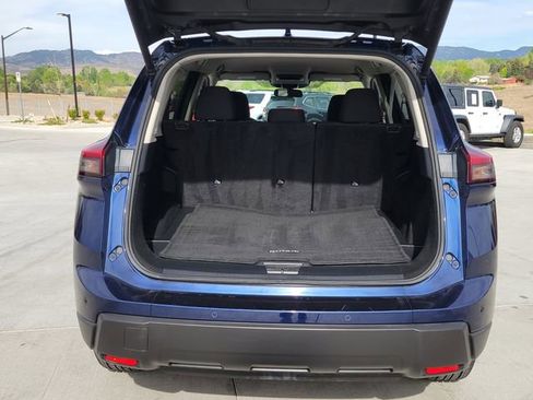 Used 2024 Nissan Rogue SV AWD/4WD image 12