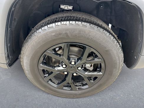 Used 2024 Jeep Grand Cherokee Altitude image 20