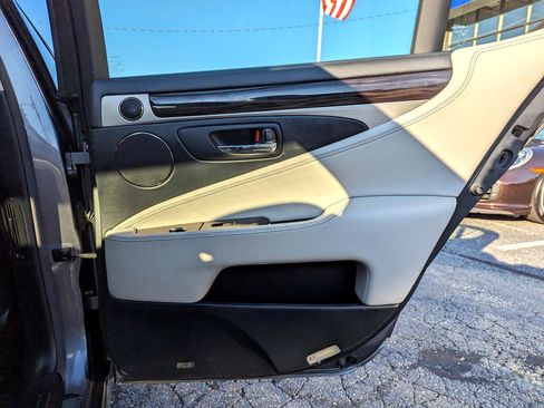 Used 2013 Lexus LS 460 AWD image 40