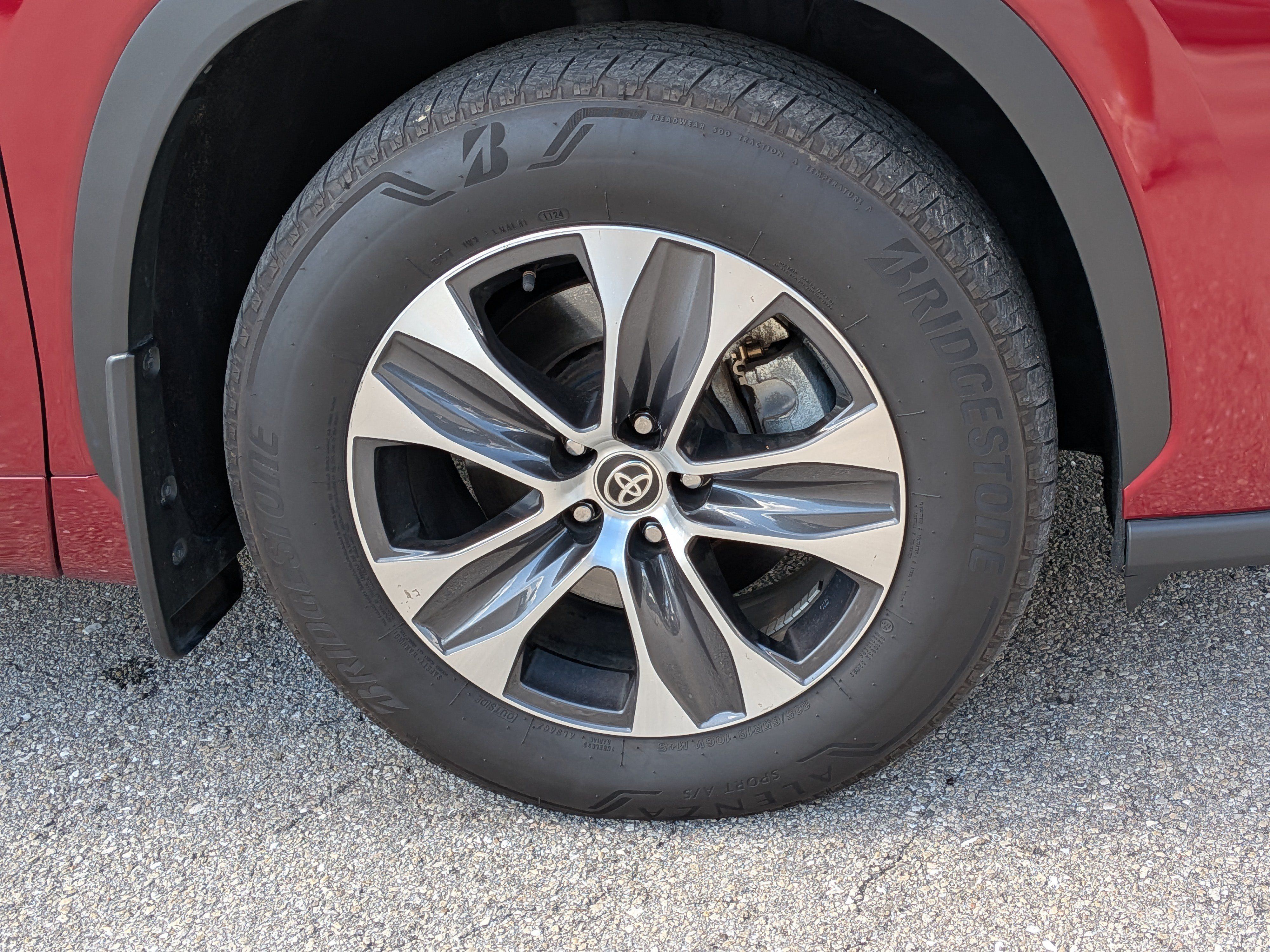 Used 2020 Toyota Highlander XLE AWD/4WD image 11
