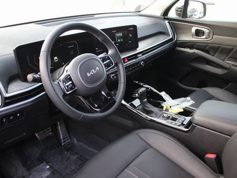 Used 2025 Kia Sorento SX image 3