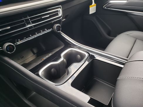 New 2026 Chevrolet Traverse LT w/ Midnight/Sport Edition image 24