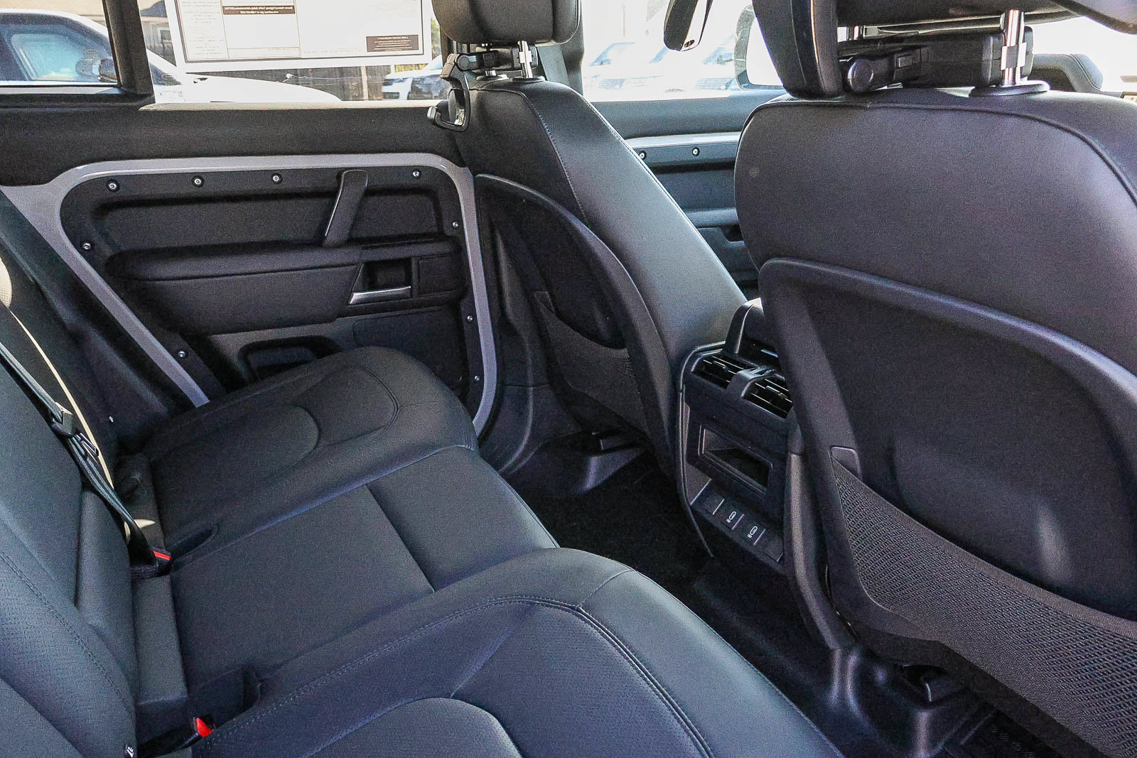 New 2026 Land Rover Defender 110 X-Dynamic SE AWD/4WD image 20