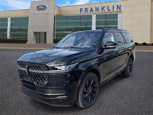 New 2025 Lincoln Navigator Reserve w/ Jet Appearance Package image 3