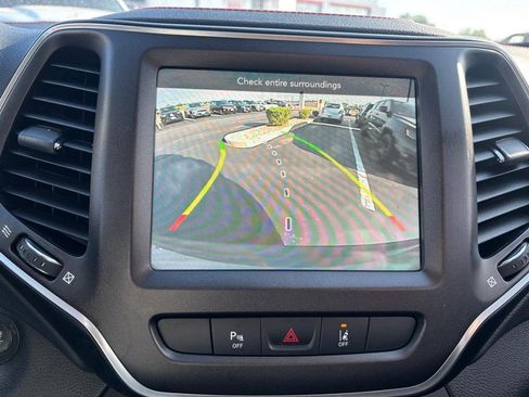 Used 2021 Jeep Cherokee Trailhawk AWD/4WD image 19