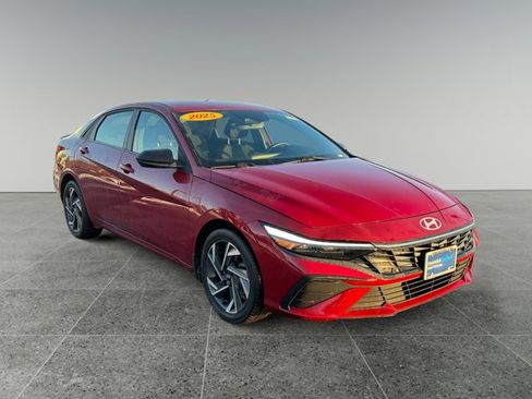 Certified 2025 Hyundai Elantra Sport image 7