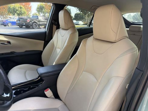 Used 2021 Toyota Prius L Eco image 26