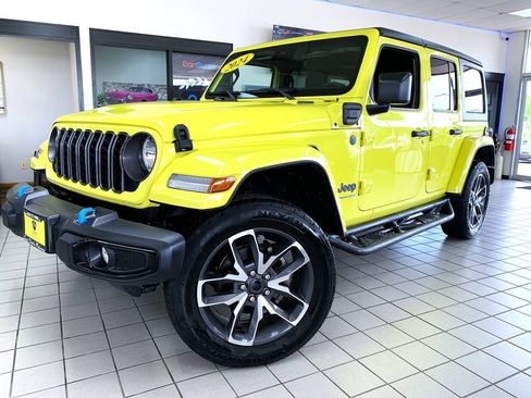 Used 2024 Jeep Wrangler Unlimited w/ Convenience Group AWD/4WD image 1