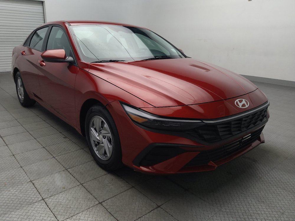 Used 2025 Hyundai Elantra SE FWD image 13